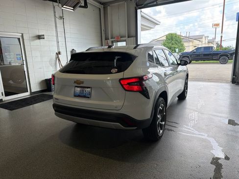 Used 2024 Chevrolet Trax LT FWD image 3