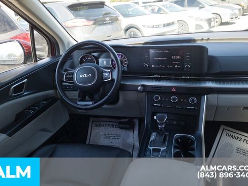 Used 2024 Kia Carnival LX FWD image 21
