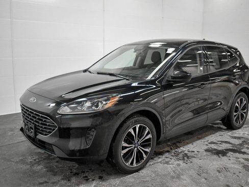 Used 2022 Ford Escape SE w/ SE Sport Appearance Package image 3