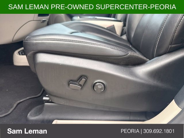 Used 2024 Chrysler Pacifica Touring-L FWD image 9