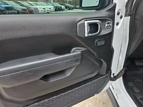 Used 2023 Jeep Wrangler Unlimited AWD/4WD image 36