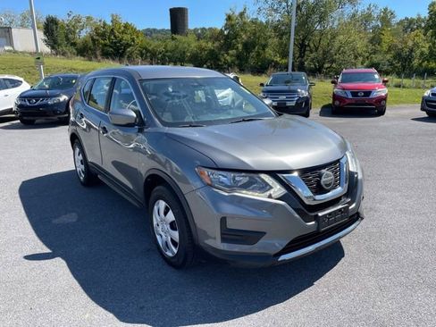 Used 2018 Nissan Rogue S image 2