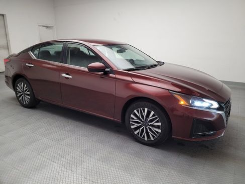 Used 2023 Nissan Altima 2.5 SV image 11
