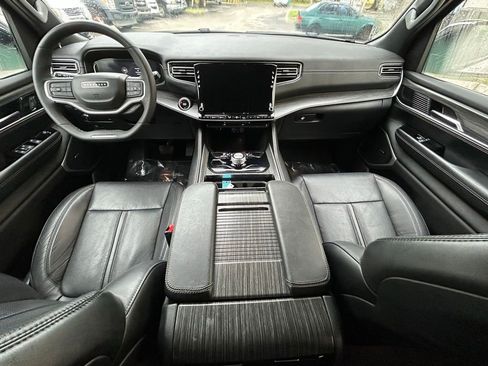 Used 2024 Jeep Wagoneer Series II w/ Flexible Seating Group image 10