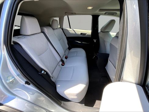 Used 2025 Toyota Corolla Cross LE w/ Moonroof Package AWD/4WD image 25