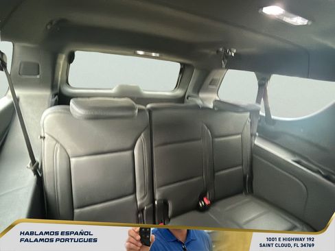 Used 2025 Chevrolet Suburban Z71 image 33