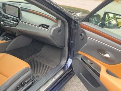 Used 2025 Lexus ES 350 w/ Premium Package FWD image 10