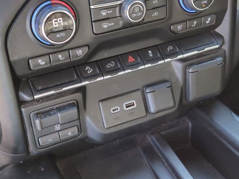 Used 2020 Chevrolet Silverado 2500 LTZ w/ LTZ Convenience Package image 20