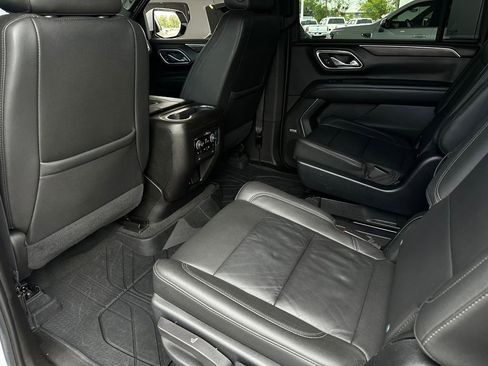 Used 2021 Chevrolet Suburban Z71 w/ Luxury Package AWD/4WD image 16