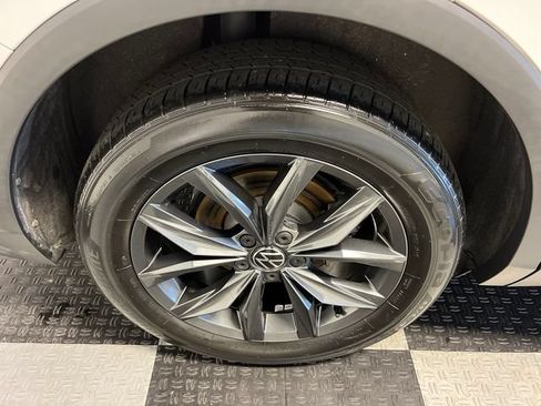 Certified 2023 Volkswagen Tiguan SE w/ Panoramic Sunroof Package FWD image 14