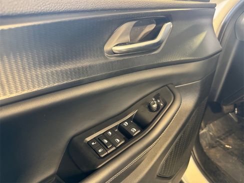 Used 2023 Jeep Grand Cherokee L Laredo image 14