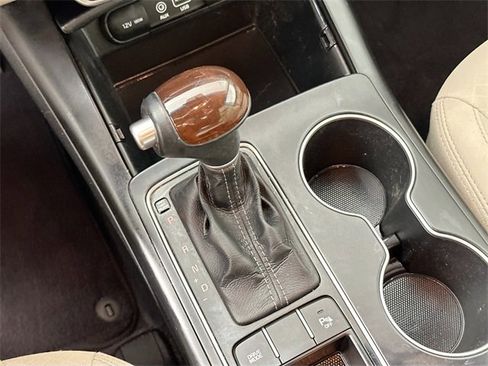 Used 2017 Kia Sorento LX w/ LX Convenience Package image 14