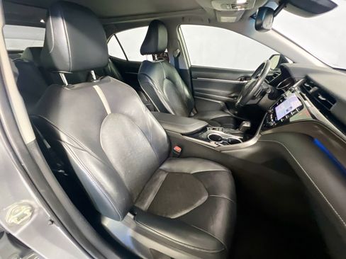 Used 2020 Toyota Camry XSE FWD image 31