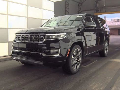 Used 2023 Jeep Grand Wagoneer L Series III AWD/4WD image 4