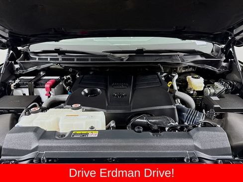 Used 2025 Toyota Tundra Platinum AWD/4WD image 30