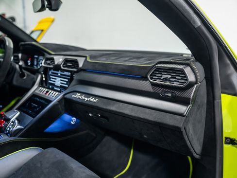 Used 2024 Lamborghini Urus Performante AWD/4WD image 22