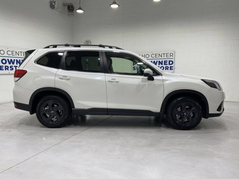 Used 2024 Subaru Forester Limited AWD/4WD image 9