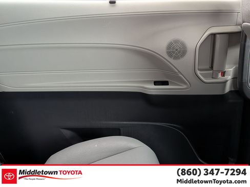 Used 2024 Toyota Sienna XLE image 29