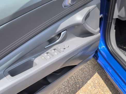 Used 2025 Hyundai Elantra SEL FWD image 12