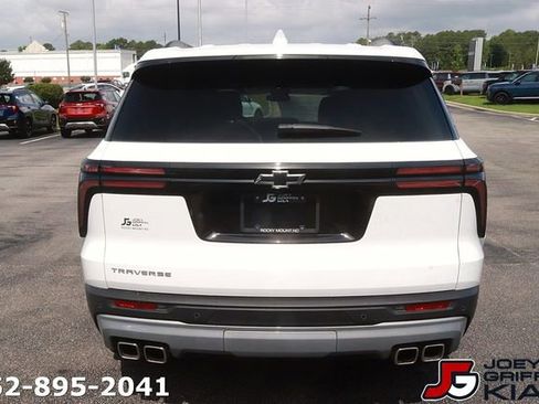 Used 2026 Chevrolet Traverse LT w/ Sun and Wheel Package FWD image 6