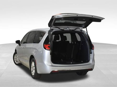 New 2026 Chrysler Pacifica Select FWD image 34