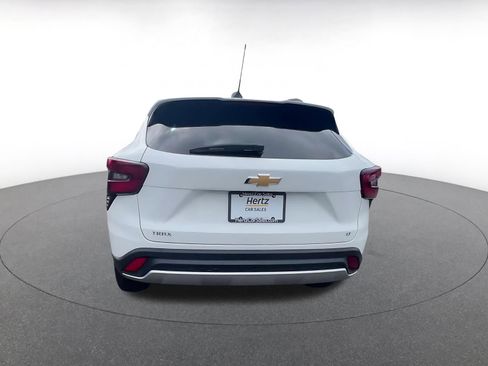 Used 2025 Chevrolet Trax LT FWD image 12