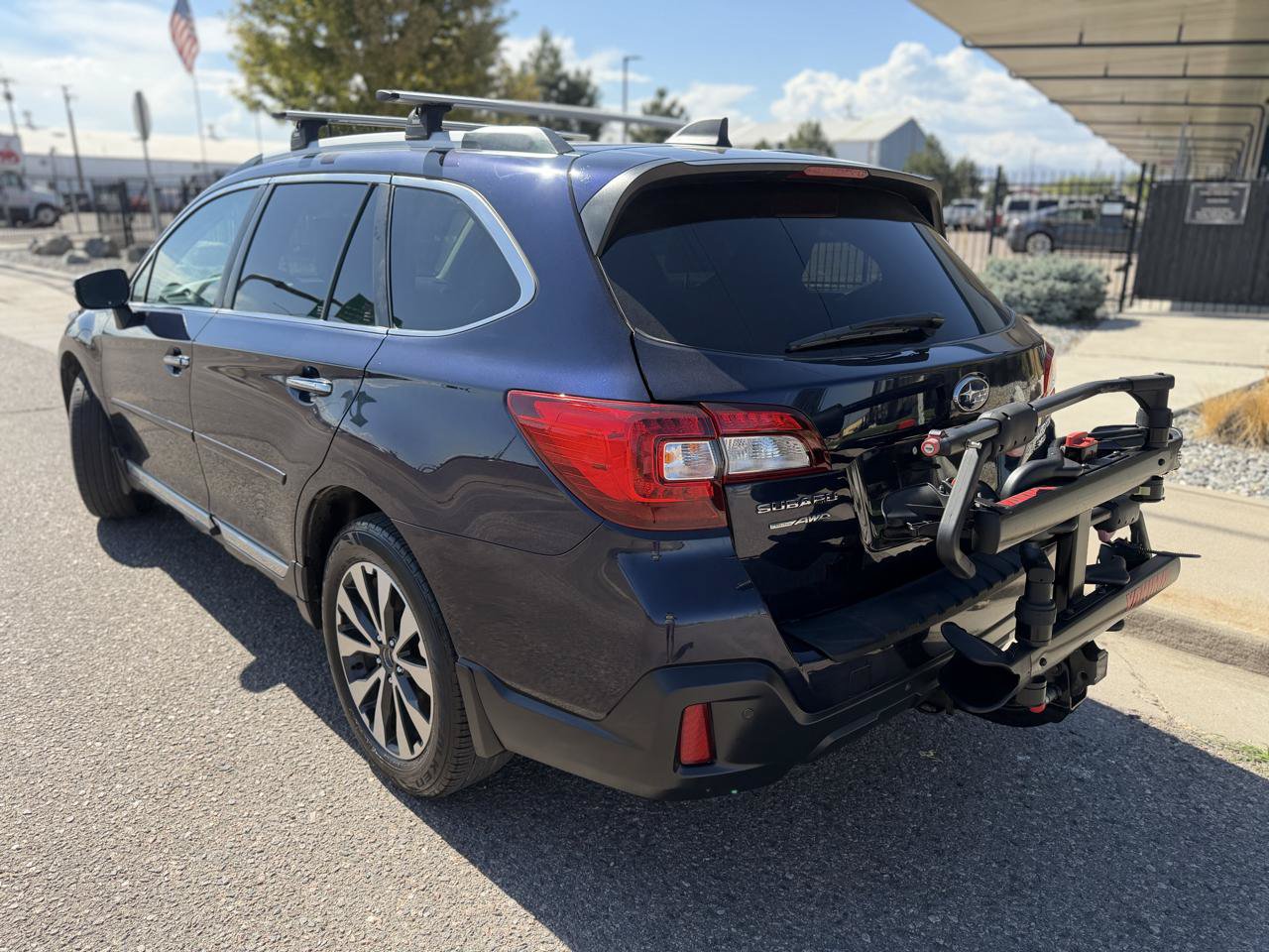 Used 2018 Subaru Outback 3.6R Touring w/ Popular Package #3 AWD/4WD image 3