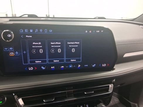 Used 2025 Chevrolet Traverse LT AWD/4WD image 31