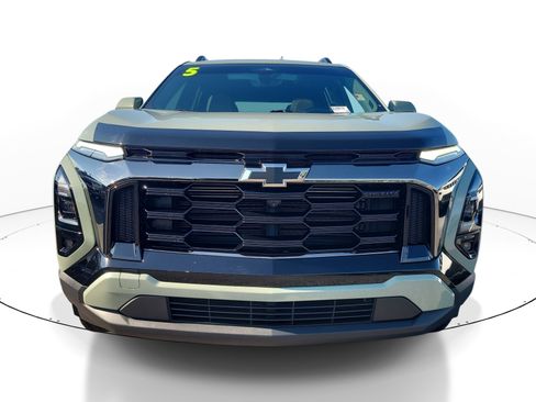 Used 2025 Chevrolet Equinox ACTIV w/ Safety and Technology Package AWD/4WD image 2
