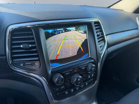 Used 2018 Jeep Grand Cherokee Laredo AWD/4WD image 15