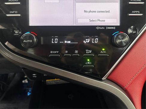 Used 2018 Toyota Camry XSE FWD image 36