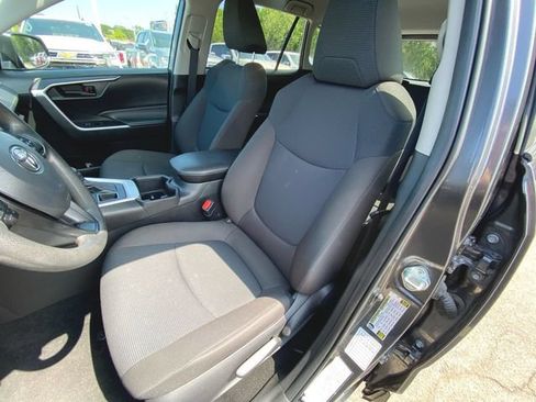 Used 2025 Toyota RAV4 LE AWD/4WD image 17
