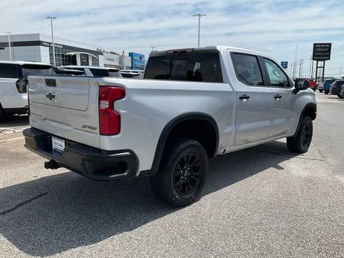 Used 2022 Chevrolet Silverado 1500 ZR2 w/ Technology Package AWD/4WD image 25