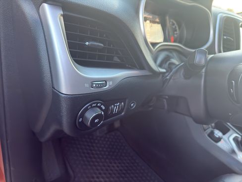 Used 2016 Jeep Cherokee Trailhawk w/ Comfort/Convenience Group AWD/4WD image 14