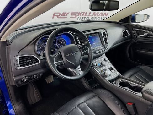 Used 2017 Chrysler 200 Limited Platinum image 32