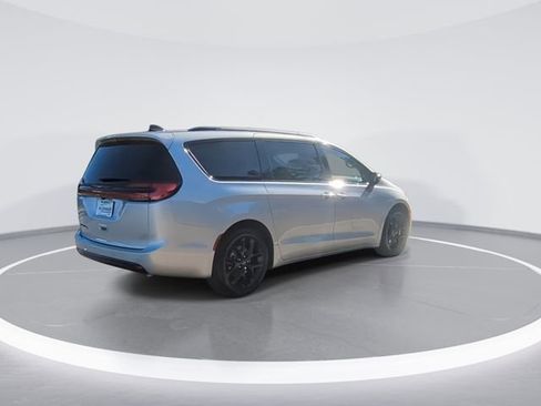 New 2026 Chrysler Pacifica Select w/ S Appearance Package image 8