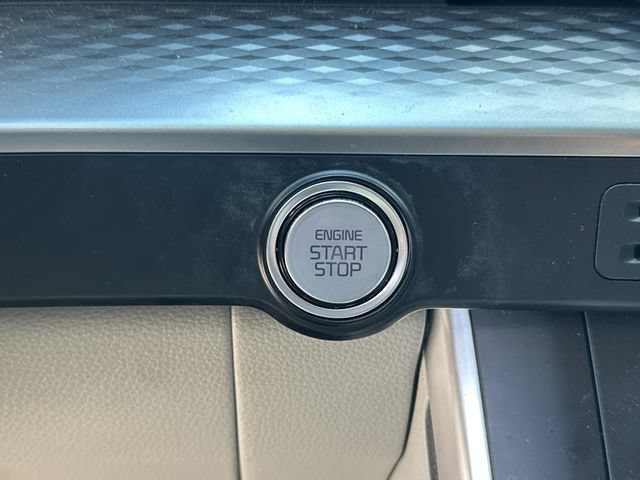 Certified 2024 Kia Carnival LX FWD image 18