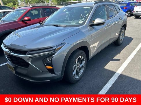 Used 2025 Chevrolet Trax LT w/ LT Convenience Package FWD image 1