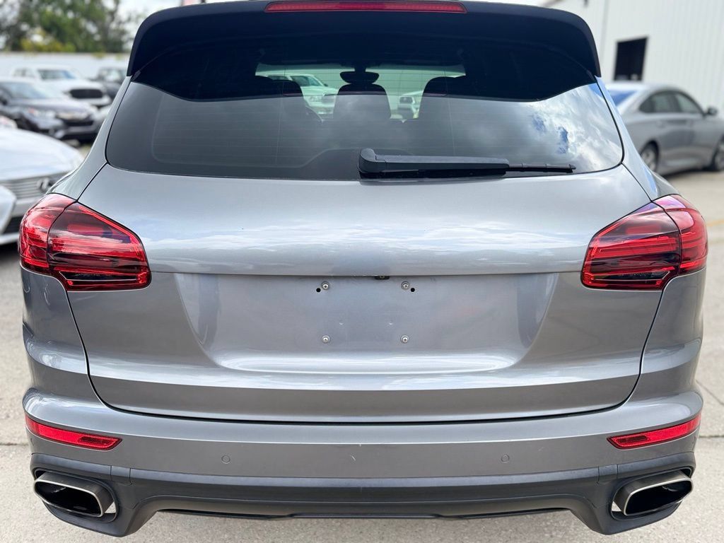 Used 2016 Porsche Cayenne AWD/4WD image 4