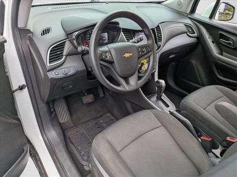 Used 2020 Chevrolet Trax LT FWD image 11