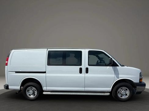 Used 2018 Chevrolet Express 2500 w/ Driver Convenience Package RWD image 7