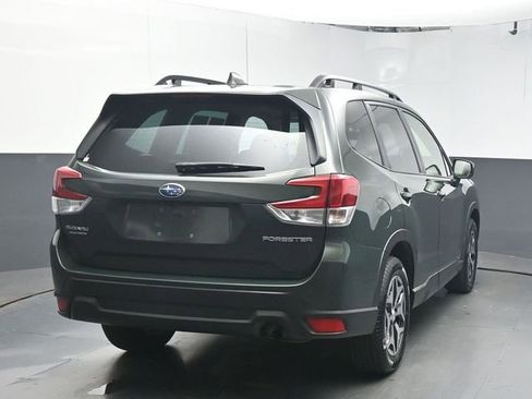 Used 2023 Subaru Forester Premium image 7