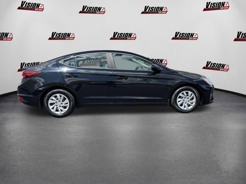 Used 2019 Hyundai Elantra SE w/ Winter Weather Package FWD image 4