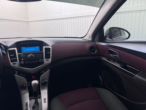 Used 2011 Chevrolet Cruze LT FWD image 16