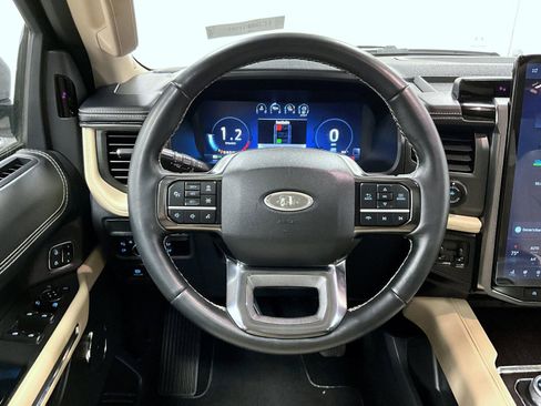 Used 2024 Ford Expedition Platinum image 12