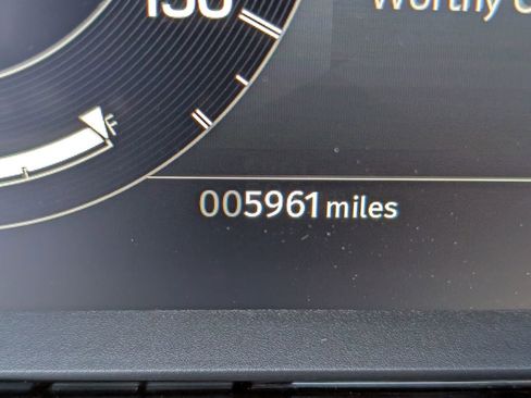 Certified 2024 Land Rover Discovery Dynamic SE image 23