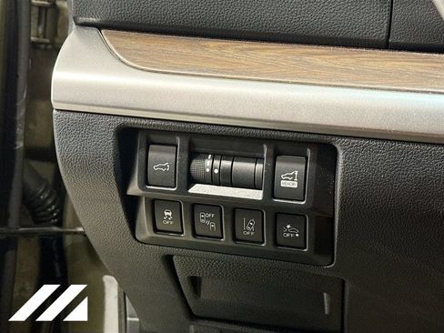 Used 2018 Subaru Outback 2.5i Touring AWD/4WD image 10