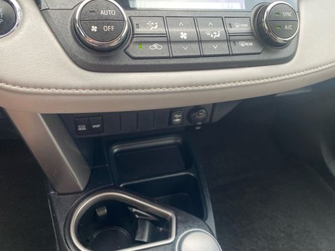 Used 2018 Toyota RAV4 XLE AWD/4WD image 22