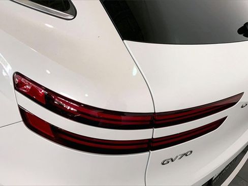 Used 2023 Genesis GV70 2.5T w/ Advanced Package image 28