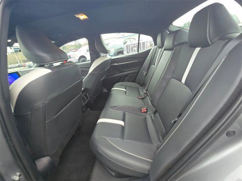 Used 2025 Toyota Camry SE image 11